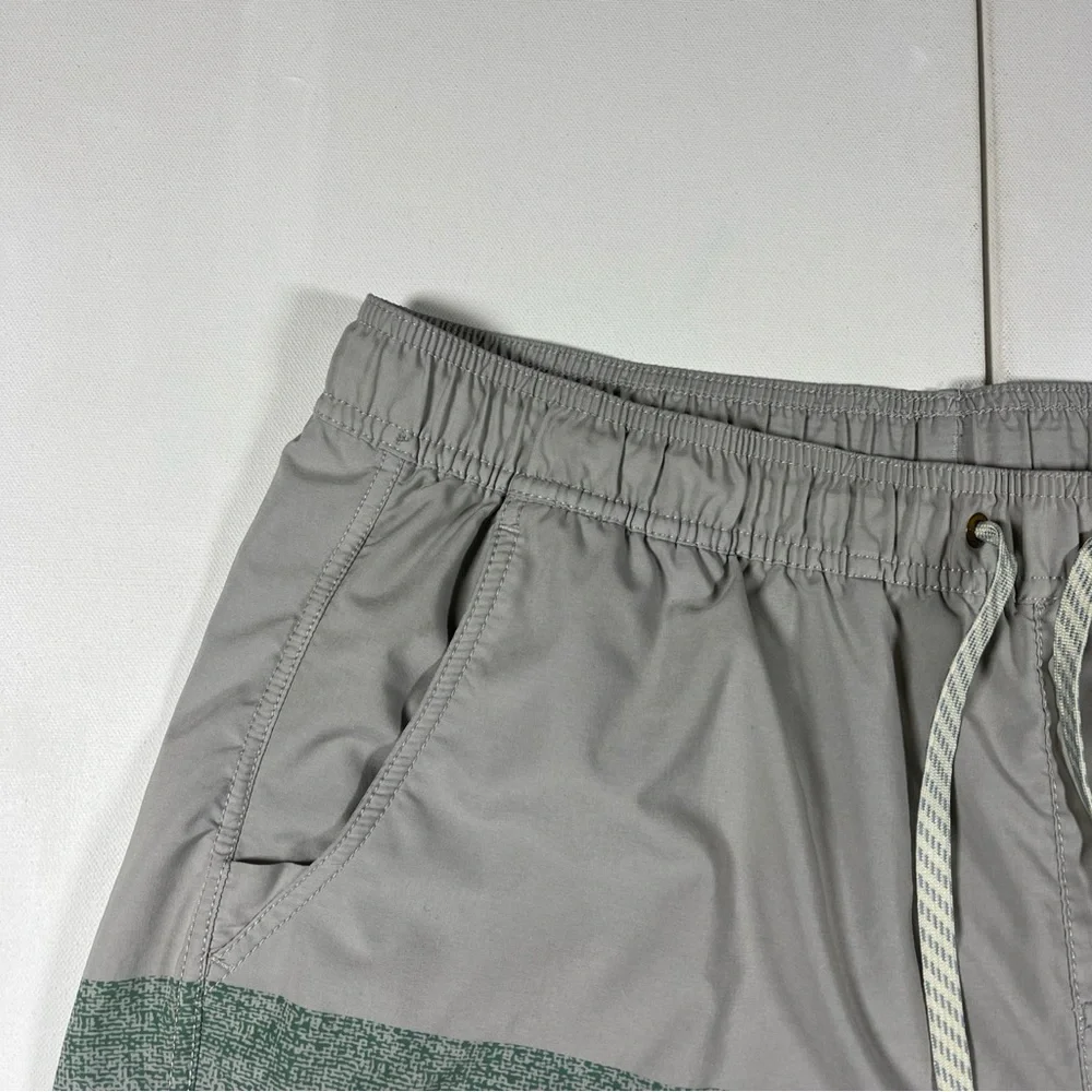 Vuori Kore Shorts Lined Drawstring Running Gym Stretch Gray Striped 8” Men’s XL - Picture 3 of 13